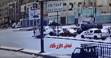 حادث سير غريب في الزرقاء (فيديو)