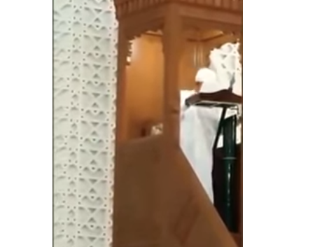 وفاة خطيب على المنبر (فيديو)