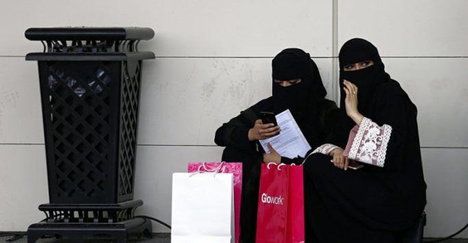 إماراتية تختلس 10 ملايين لتنفقها على