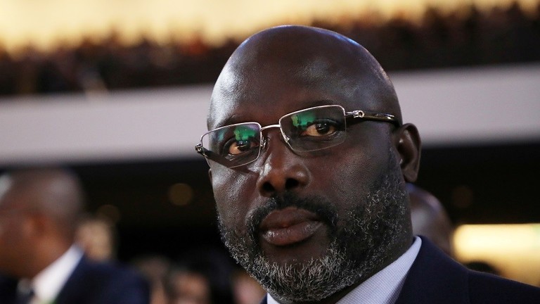 الآلاف يتظاهرون في ليبيريا ضد نجمهم