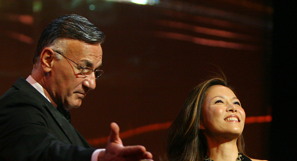 شقيقة عزت أبو عوف تخرج عن