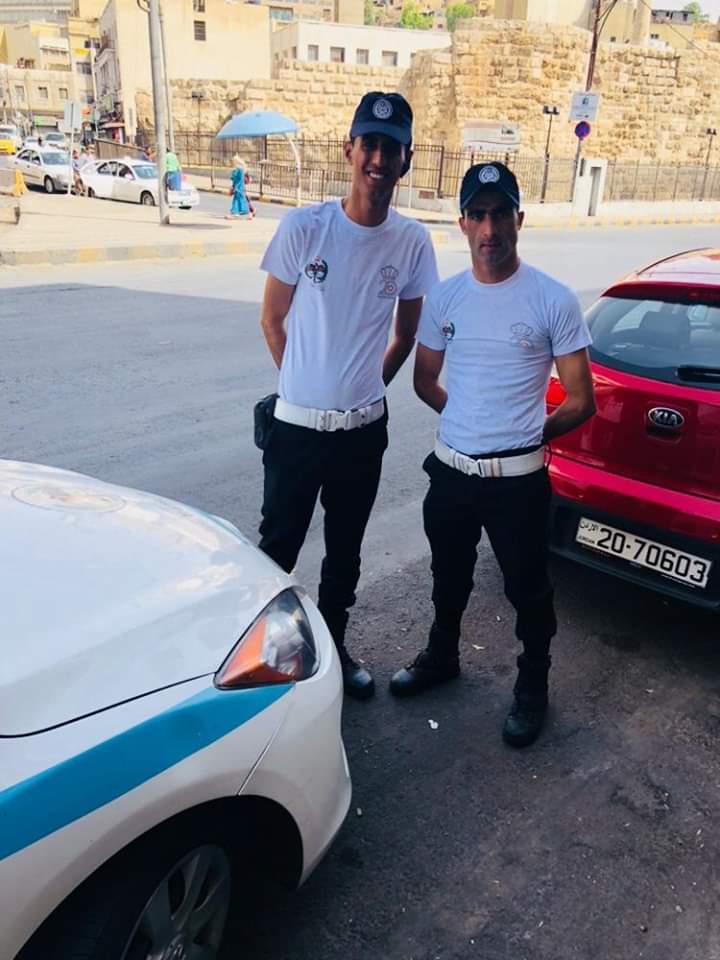 لماذا ارتدى نشامى السير تيشيرت أبيض