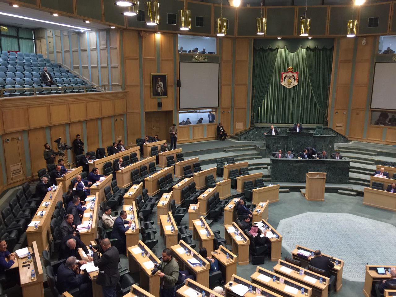 نائب يعترض على وزير استمع لمطالب