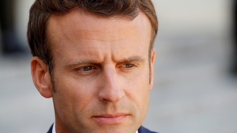 ماكرون يرد على تصفير مشجعين أتراك