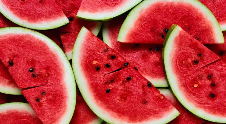البطيخ.. 10 فوائد رائعة وخطر وحيد