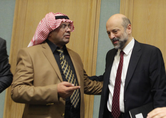 الرزاز : سنعرض أي تعديلات للمناهج