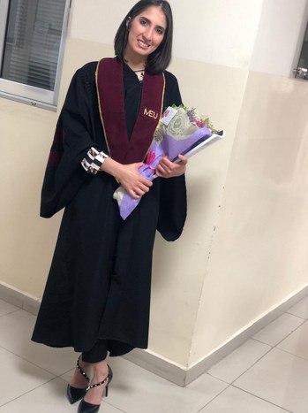 سارا الرفاعي.. مبروك الماجستير