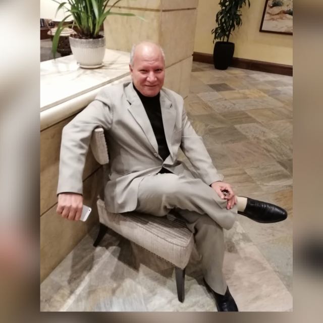 لغير عمان القلب ما خفقا ولفارس