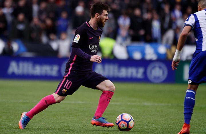 برشلونة مطالب ببيع أحد لاعبيه لتجديد