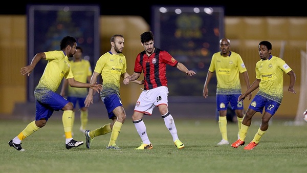 النصر يهزم الرائد ويطارد الهلال على