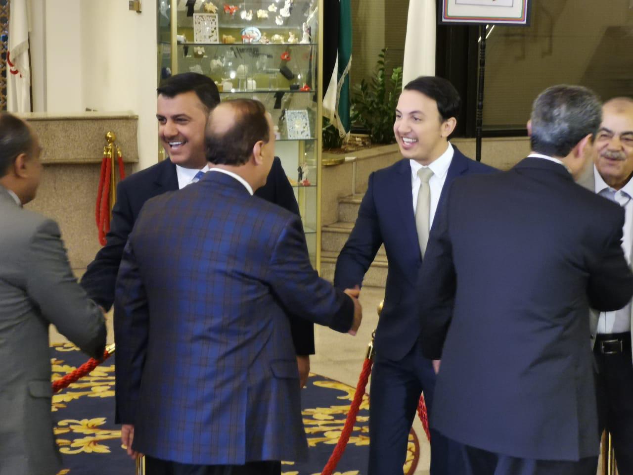 العفيشات وصقر «نسايب»