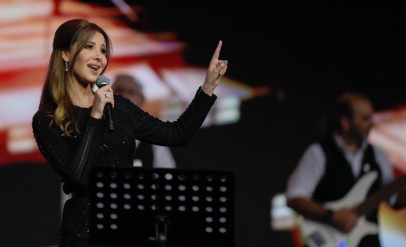 نانسي عجرم تقطع حفلها في جدة..