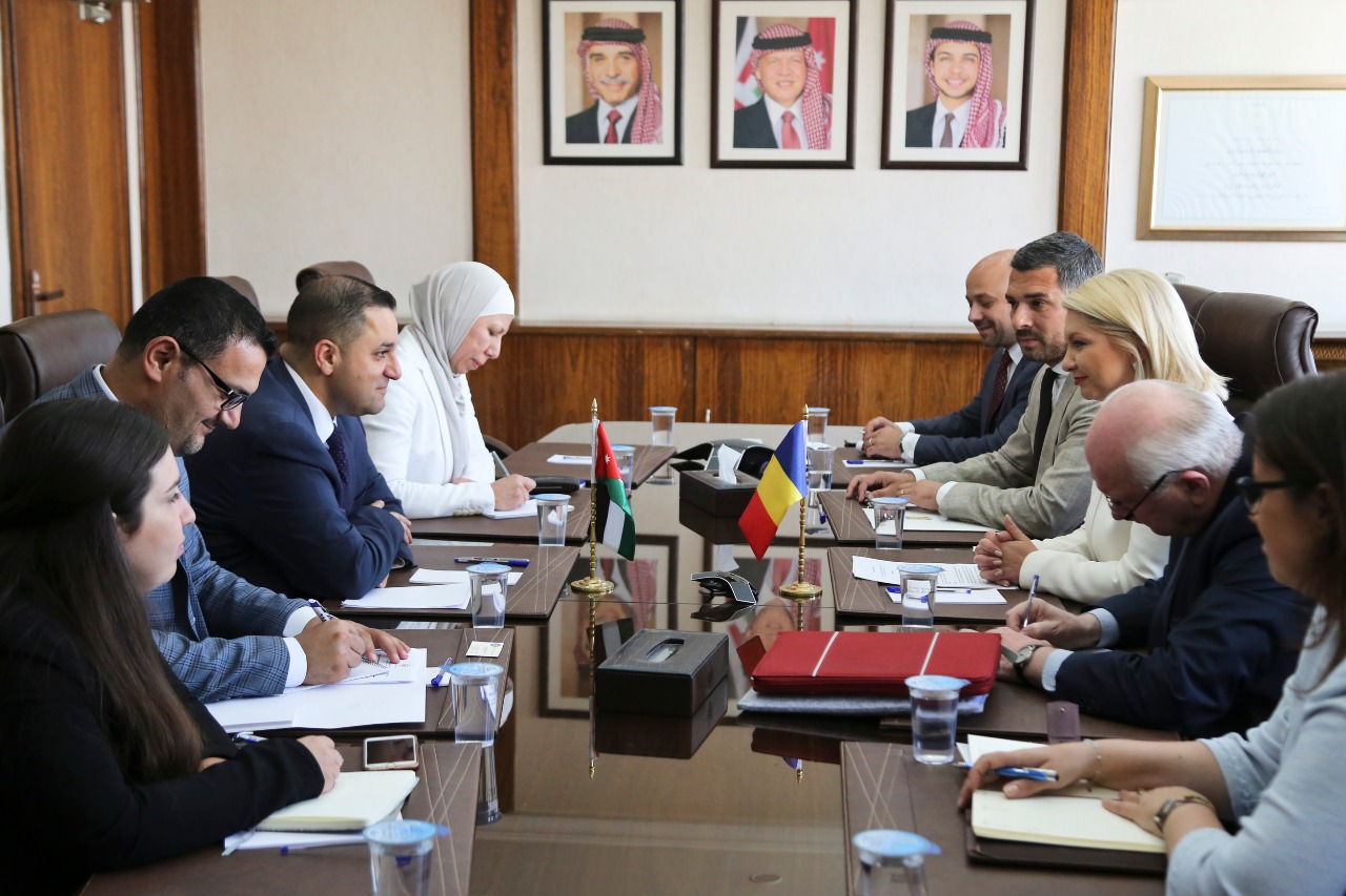 العسعس يلتقي وزير الدولة للعلاقات بين