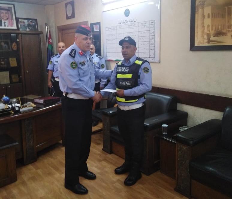 الخرابشة يكرم «الوكيل المناصير».. ماذا فعل