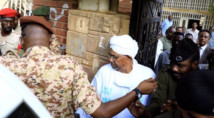 ماذا جرى خلال محاكمة البشير في