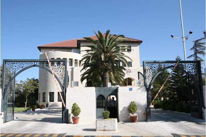 إحالات وإنهاء خدمات موظفين في وزارات