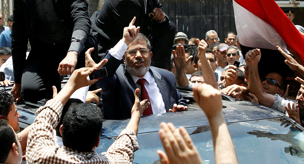 دفن جثمان مرسي في مقبرة شرقي