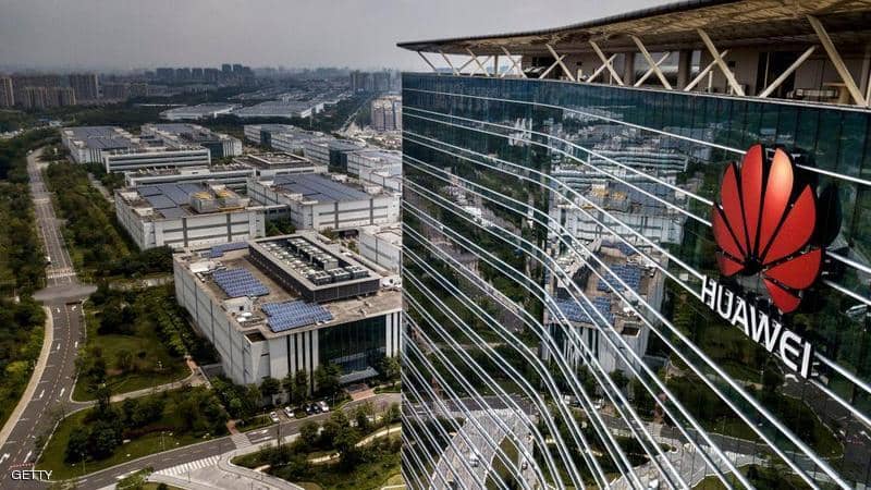 هواوي تقرّ بخسارة مليارية جراء العقوبة