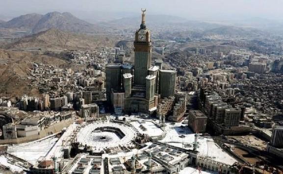 السعودية توقف إصدار تأشيرات العمرة