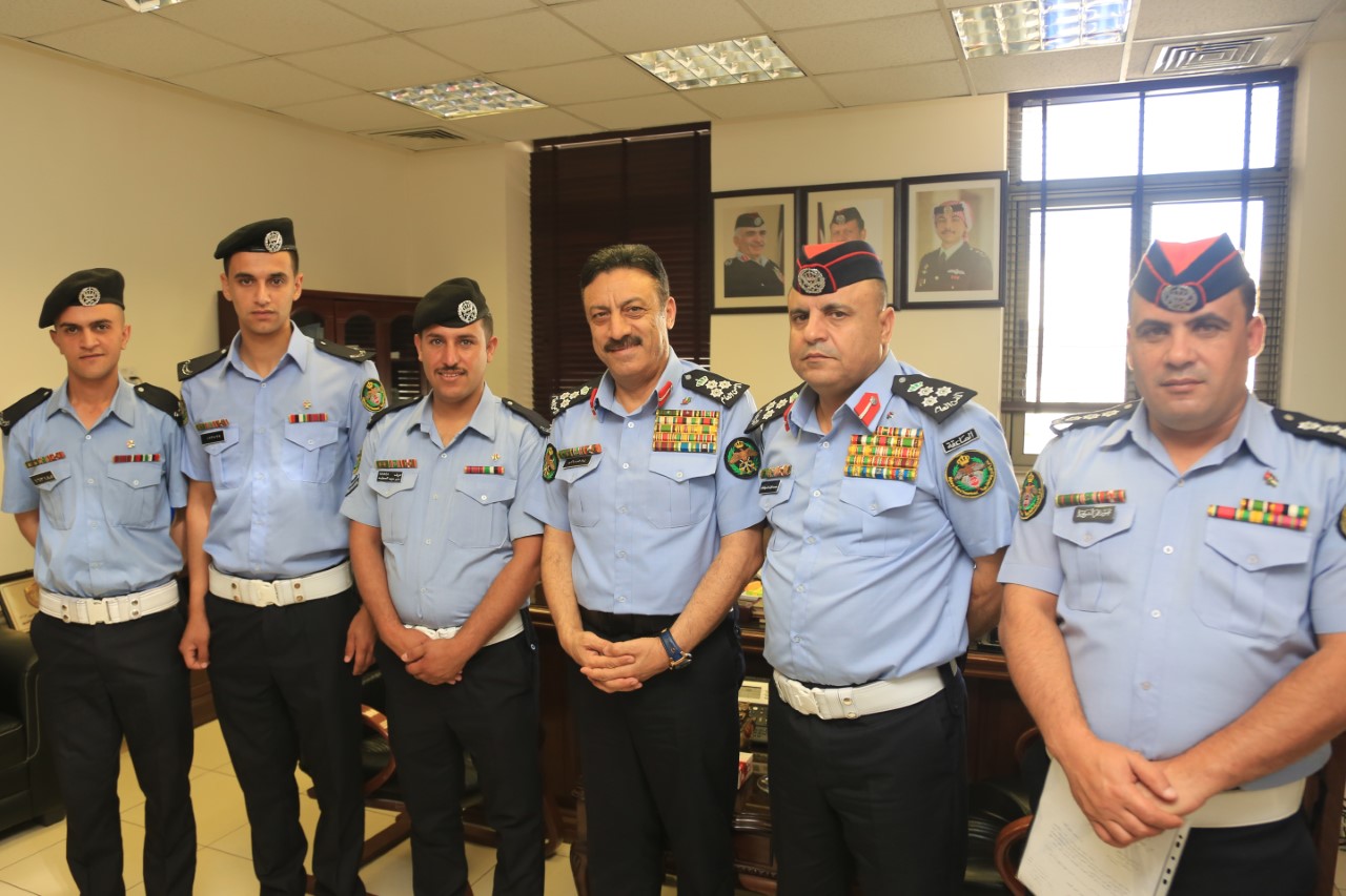 تكريم عدد من مرتبات إدارتي الدوريات