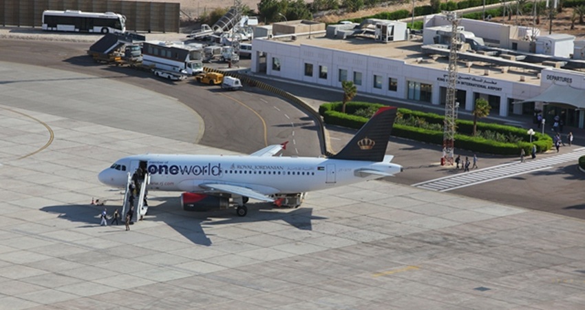 الكشف عن سبب تعطل طائرة وهبوطها