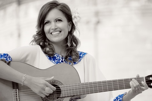 الأردنية فرح سراج تبدأ جولتها الإسبانية