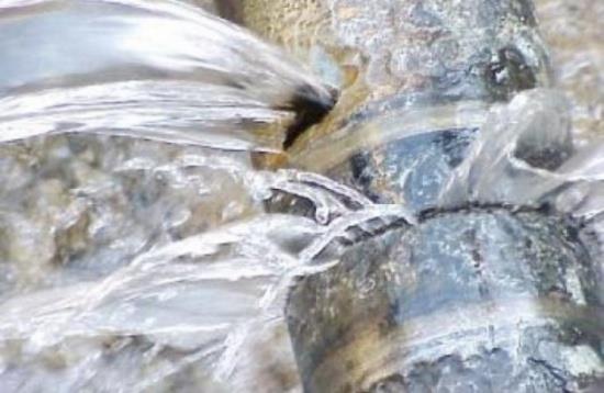 مواطنون يعتدون على مقاول يحاول اصلاح