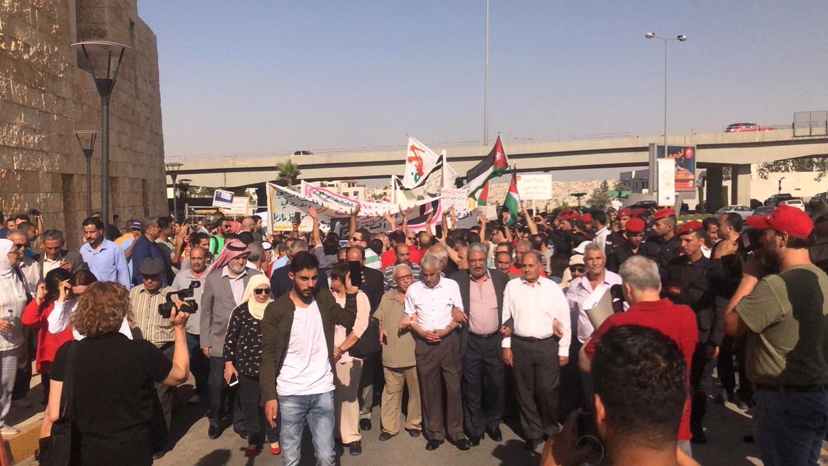 مسيرة حاشدة من عبدون إلى السفارة