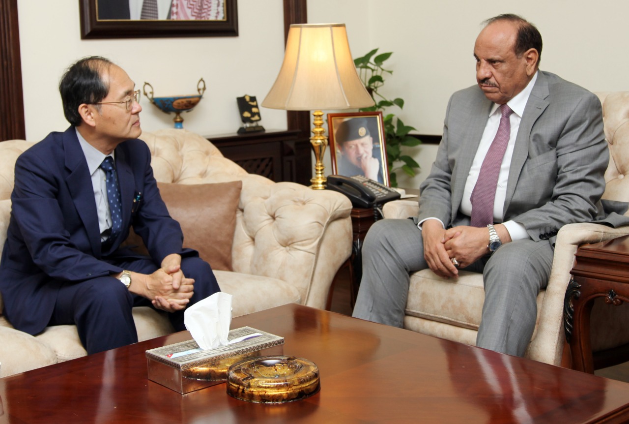 حماد يلتقي السفير الياباني في عمان