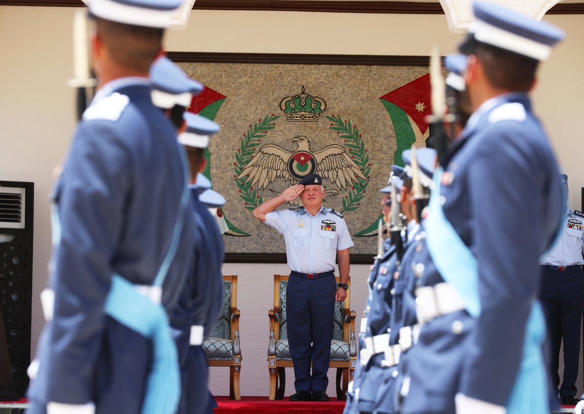 الملك يرعى حفل تخريج دورة مرشحي