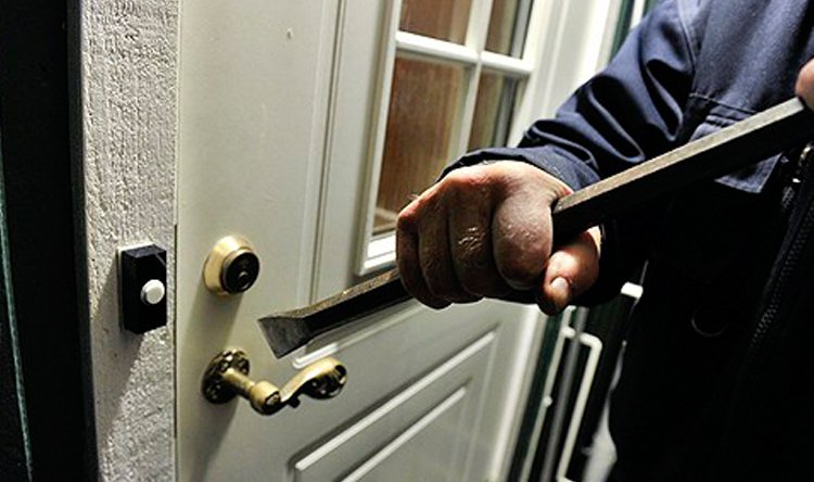 القبض على شخص سرق 1636 1632