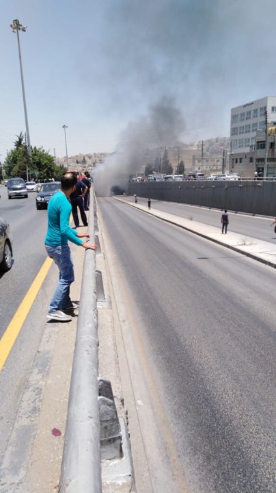 حريق يغلق نفق صويلح (صور)