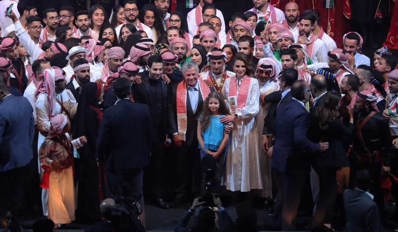 شباب وشابات الوطن يحتفون بالملك بمناسبة