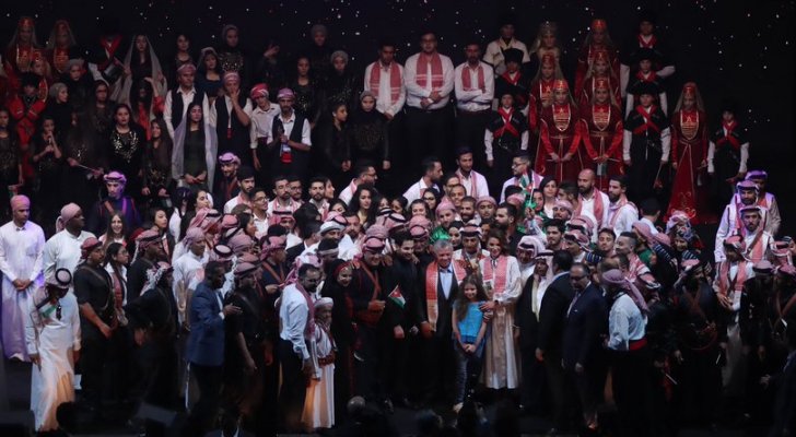 الملك للشباب: من عزائمكم استمد العزيمة