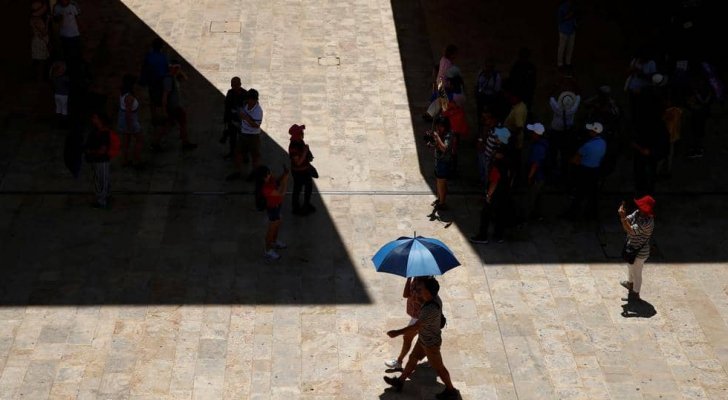 الحر في ألمانيا يذيب الإسفلت.. ويلوي