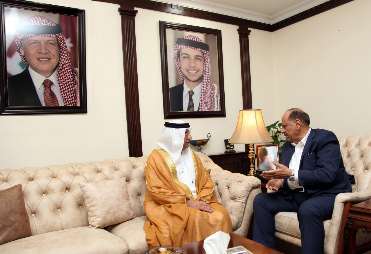 حماد يلتقي السفير الاماراتي في عمان