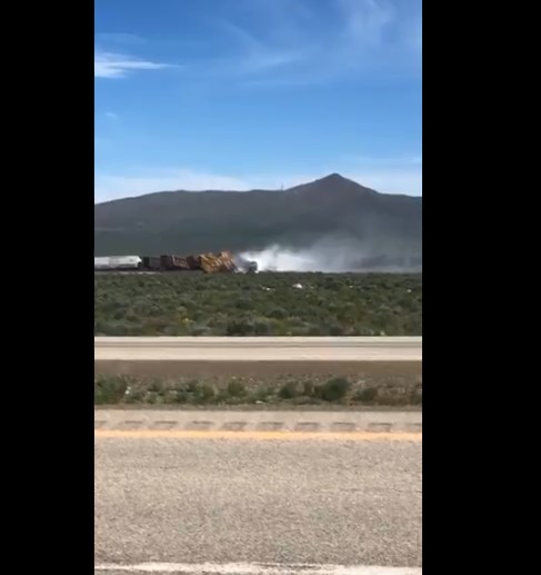 قطار محمل بمواد خطيرة يخرج عن