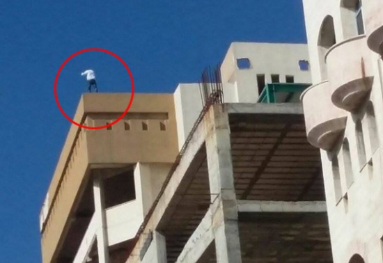 جرش: مواطن يهدد بالانتحار بعد ازالت