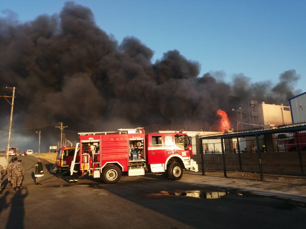 حريق ضخم لمصنع اسفنج في اربد
