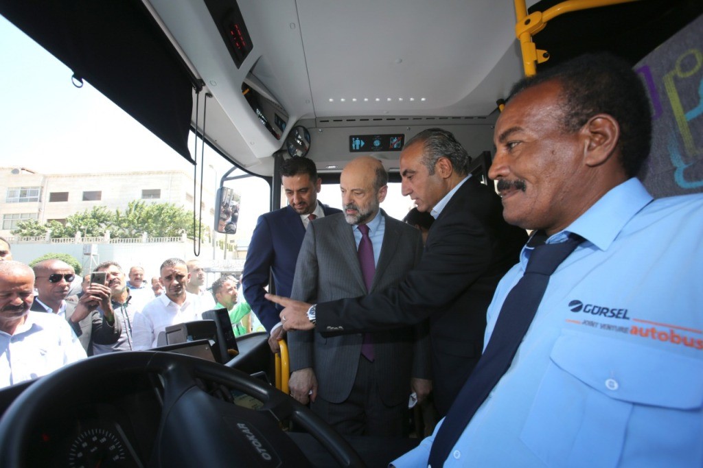 الرزاز: أبارك لكم «اسطول الحافلات» وسنقوم