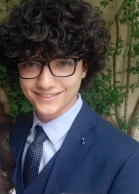 طالب يمشي 1636 1634 كيلومترا في