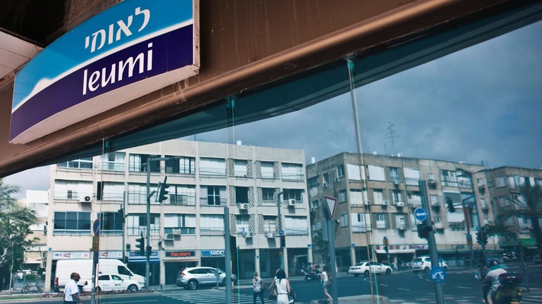 تعيين عربي رئيسا لأكبر البنوك الإسرائيلية..