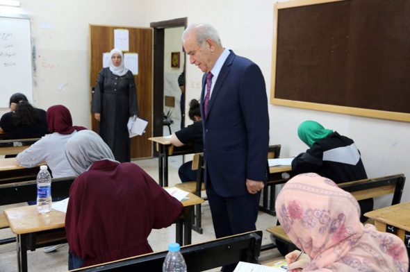 اختتام امتحانات التوجيهي للدورة الواحدة ووزير