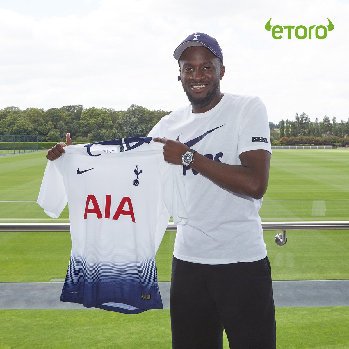 رسميا.. توتنهام يضم الفرنسي ندومبيلي (صور)