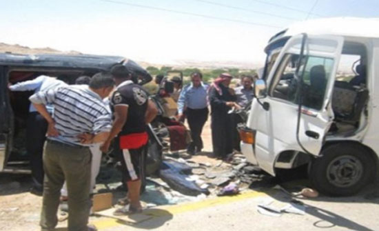 17 اصابة بتصادم باص كوستر وحافلة