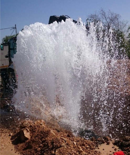 مقاول الباص السريع في تقاطع طارق