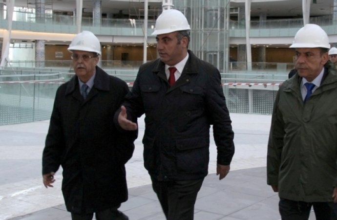 الأمانة تتفقد الطريق من المطار إلى