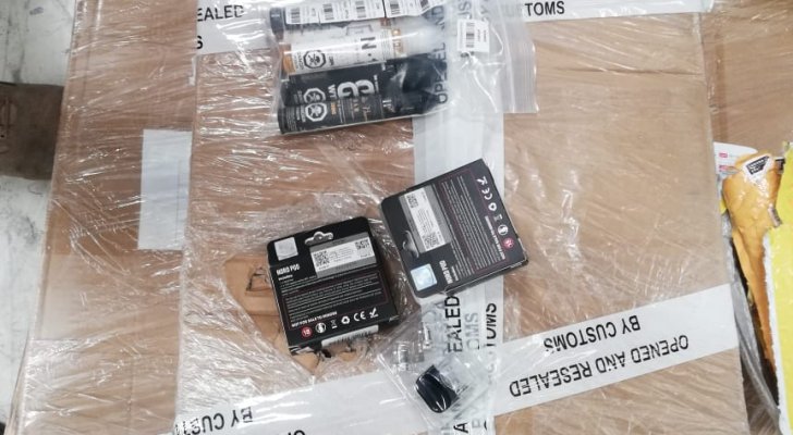 احباط 3 محاولات لتهريب السجائر الالكترونية