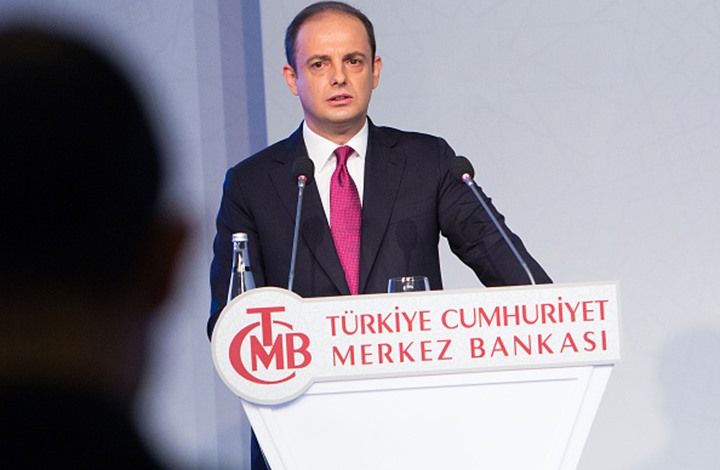 أردوغان يعزل محافظ البنك المركزي التركي..