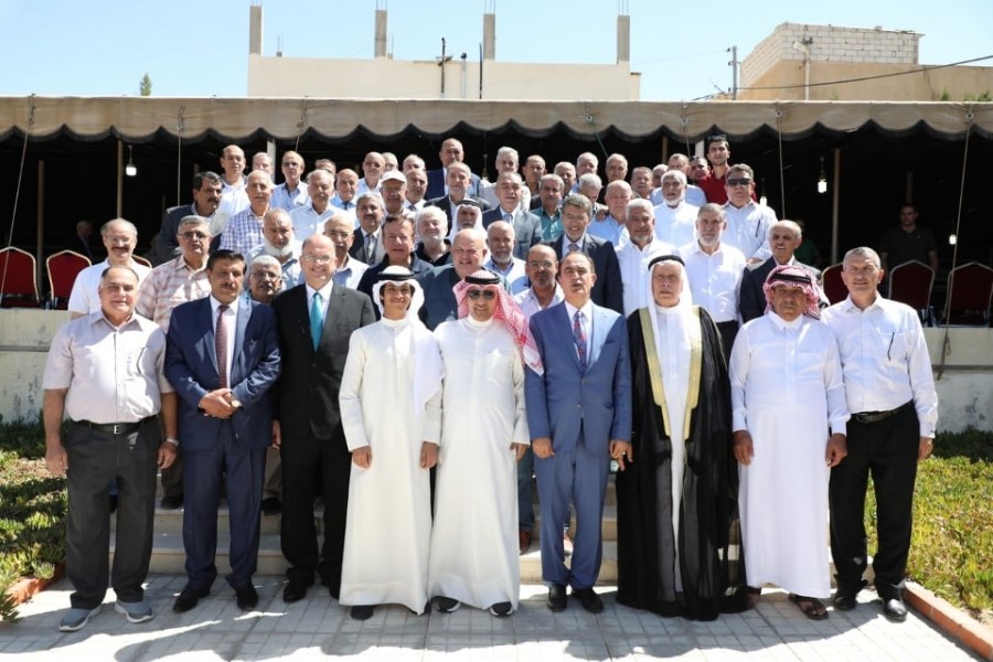 الصرايرة يستقبل في منزله بالكرك زملاء